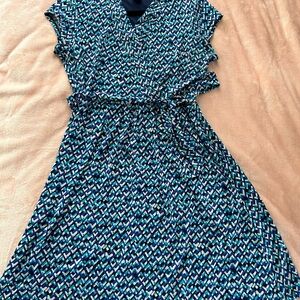 Gorgeous, quality Liz Claiborne dress in excellent condition.